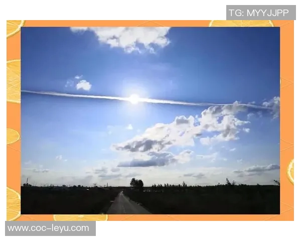 西部天空的色彩变幻与自然之美的深刻探索